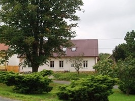 Penzion Hostějov - pohled z návsi