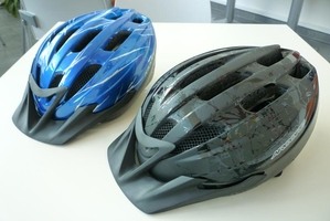 2 cyklistické helmy