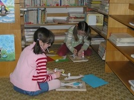 Malování v knihovně