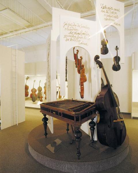 Expozice hudebních nástrojů - zámek Strážnice