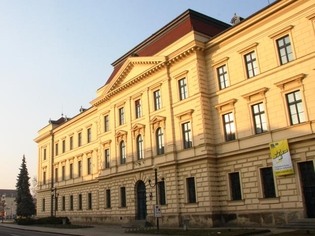 Justiční palác s věznicí
