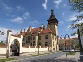 Radnice - pohled z ulice Na Kapli