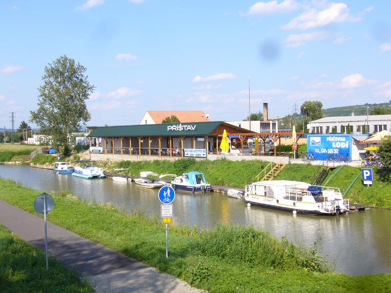 Půjčovna lodí a hausbótů Staré Město