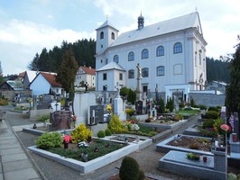 Hřbitov s kostelem