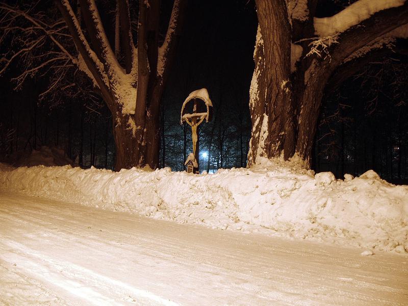 Kříž a lípy na Machůzkách