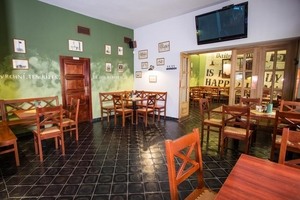 Pohled na salonek s akustickým podhledem, kapacita 35 osob.