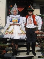 bohatý novoveský kroj