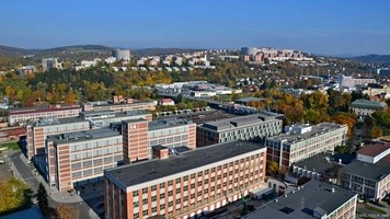 Pohled na průmyslový areál a Jižní Svahy