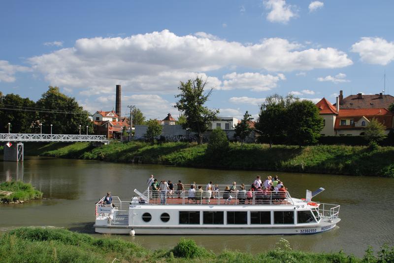 Baťův kanál a řeka Morava