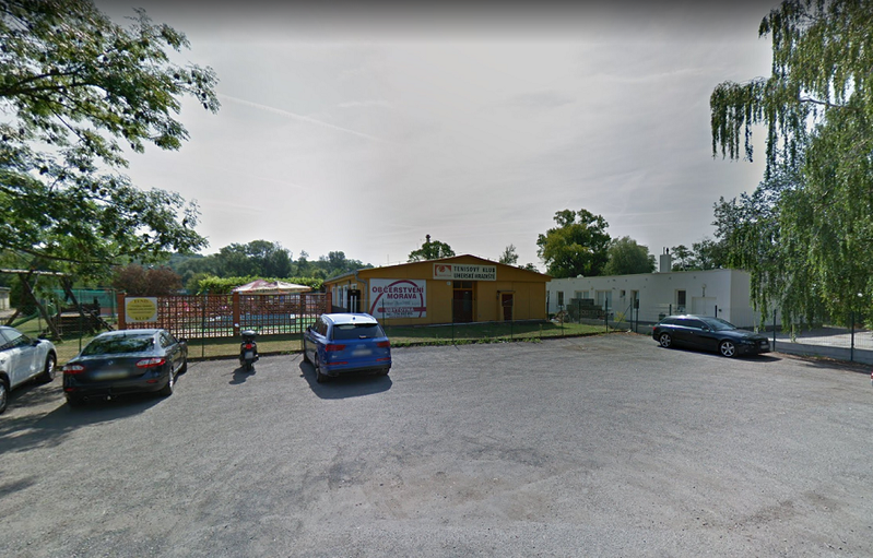 Tenisové kurty U Moravy