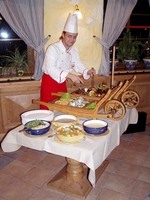 příprava jídla před zraky hostů