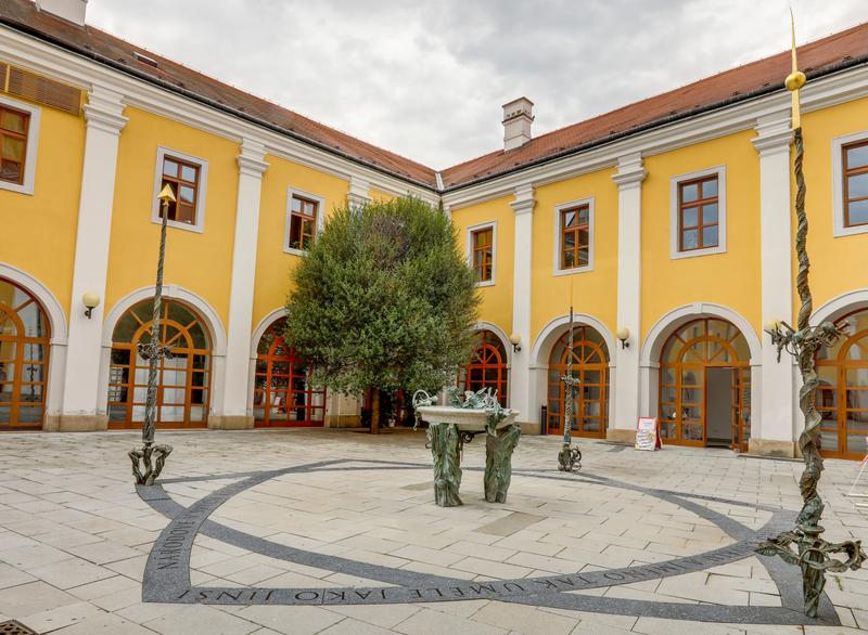 Kašna na nádvoří Reduty