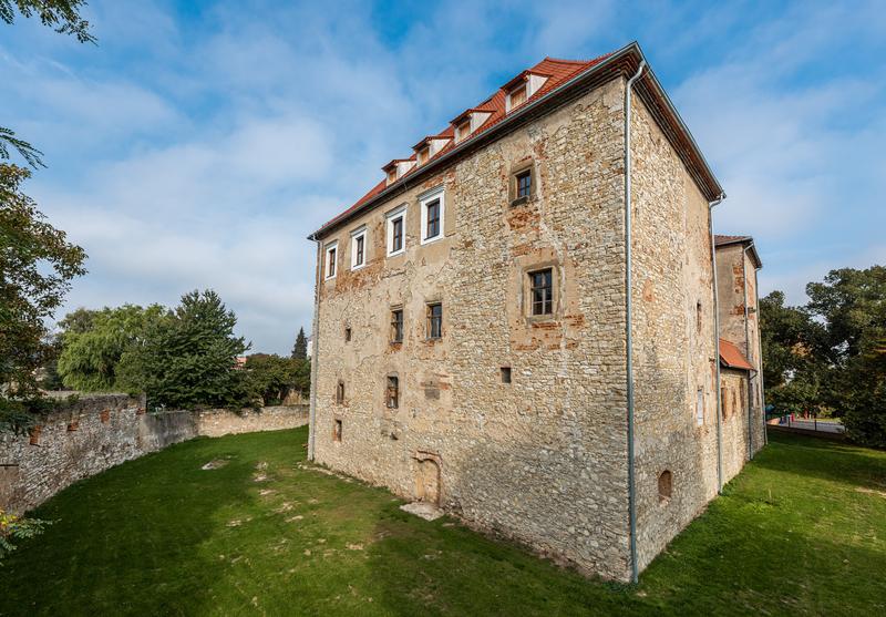 Tvrz / hrad Kurovice