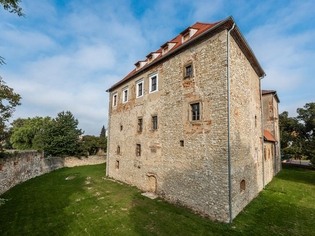 Tvrz / hrad Kurovice