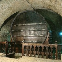 Mikulov – obří sud na mikulovském zámku