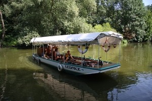 Plavba lodí k minaretu