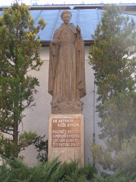 Socha sv. Antonín káže rybám