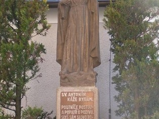 Socha sv. Antonín káže rybám