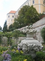 Mikulov – zámecká květinová zahrada